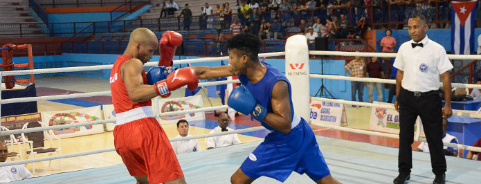 Brown gana en el Mundial de Boxeo sin tirar golpes