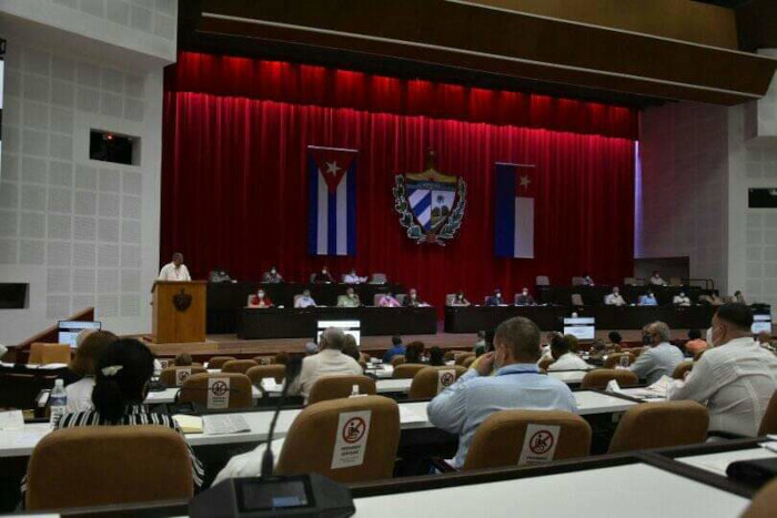 Foto: Tomada de cubadebate.cu Diputados cubanos analizan proyectos de leyes