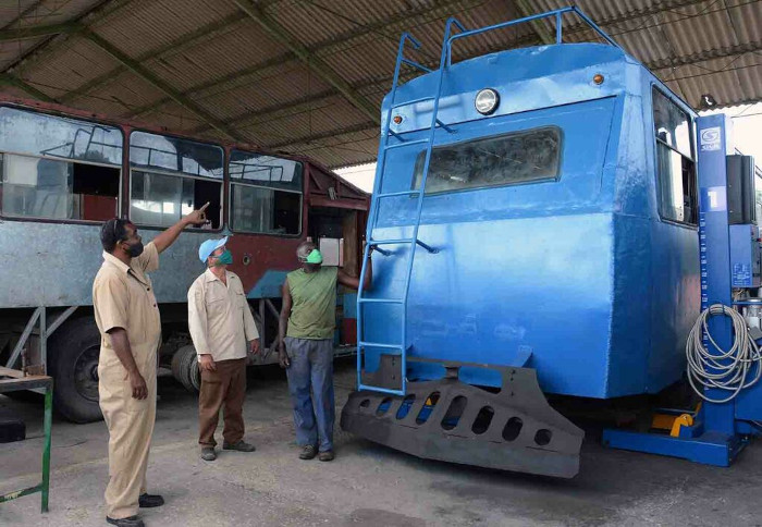 Fotos: Rodolfo Blanco Cué/ ACN Reparan coches motores ferroviarios para comunidades rurales