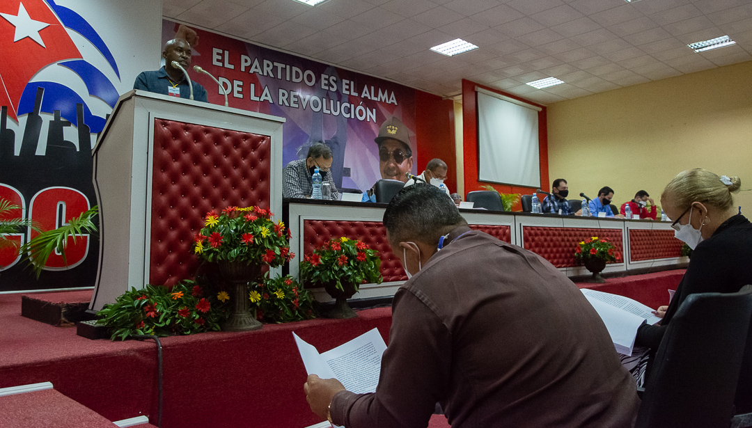 Fotos: Leandro Pérez Pérez/ Adelante Militantes del distrito Mella confían en fortaleza del Partido
