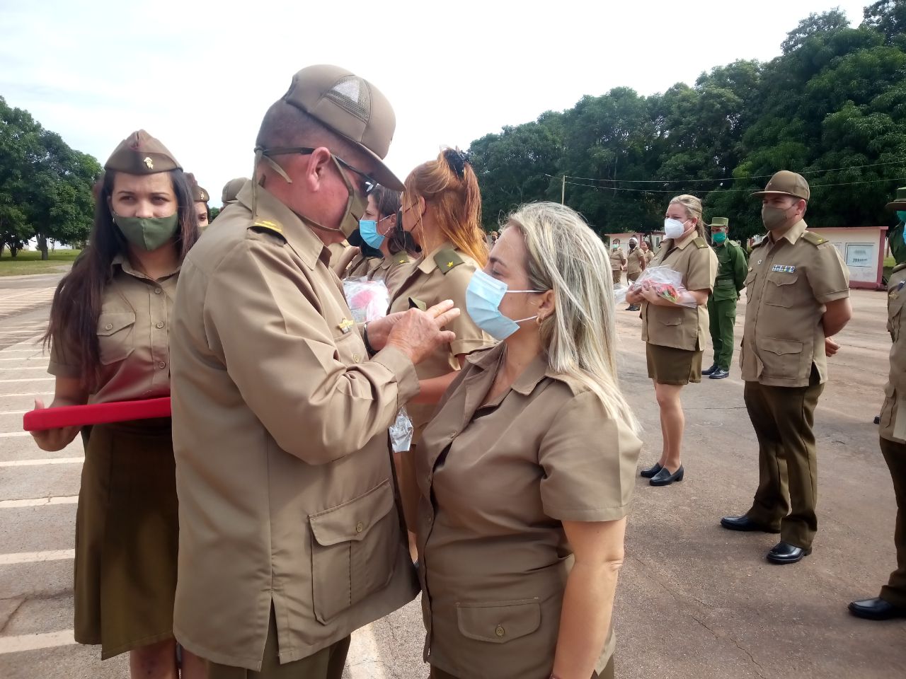 Personal médico del hospital militar Ocatvio de la Concepción y la Pedraja fue reconocido por su desempeño en el enfrentamiento a la COVID-19.