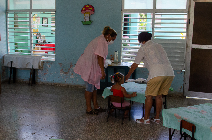 Los círculos infantiles se mantienen abiertos, las madres que por decisión adopten la medida de no llevar a su niño al círculo también tienen esa garantía.Foto: Leandro Pérez Pérez/Adelante/Archivo