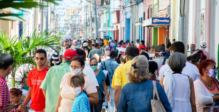 Distanciamiento social: una asignatura pendiente entre los cubanos (+ Fotos)