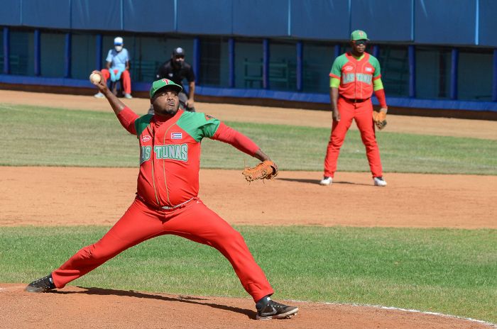 Fotos: Leandro Pérez Pérez/ Adelante Viera fumiga a las Avispas en el Cándido