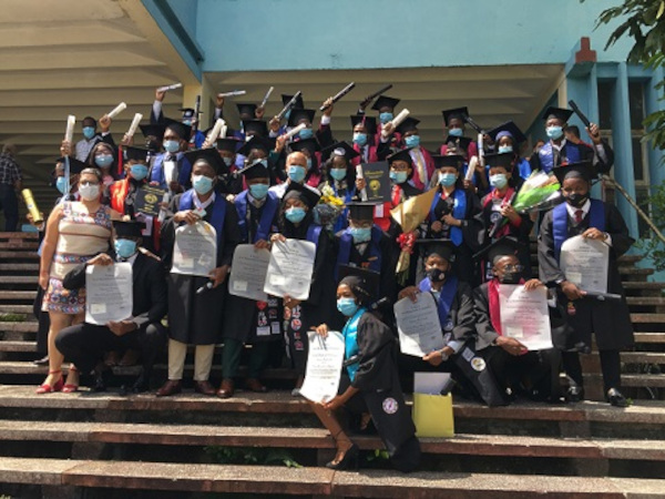 Foto: tomada de reduc.edu.cu Nuevos graduados extranjeros en la Universidad de Camagüey