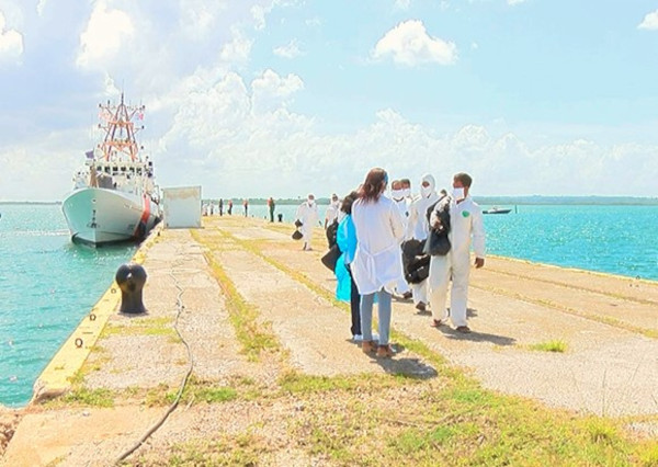 Foto: tomada de acn.cu Guardacostas estadounidense devuelve 82 migrantes ilegales cubanos