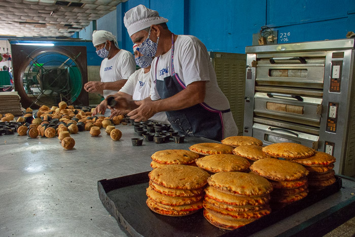 La higiene, una máxima en el trabajo. Fotos: Alejandro Rodríguez Leiva/ Adelante