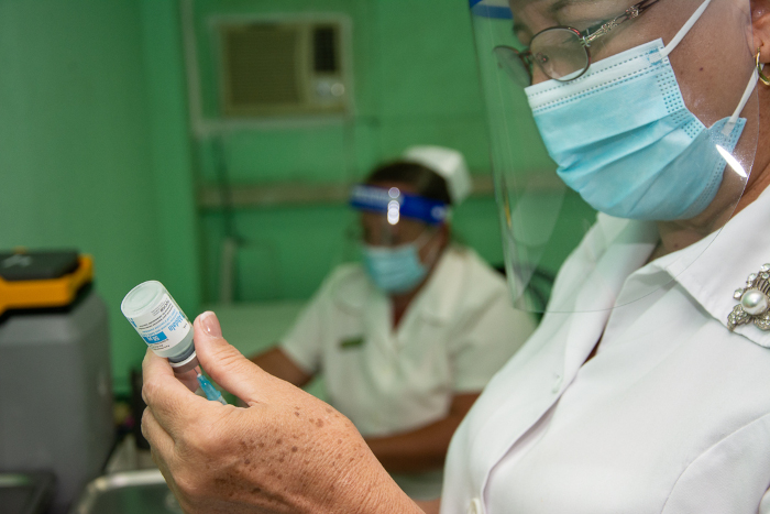 Fotos: Leandro Pérez Pérez/ Adelante Abdala ya inmuniza a personal sanitario en Camagüey