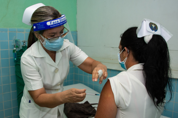 Foto: Leandro Pérez Pérez/ Adelante Marcha bien intervención sanitaria con Abdala en Cuba