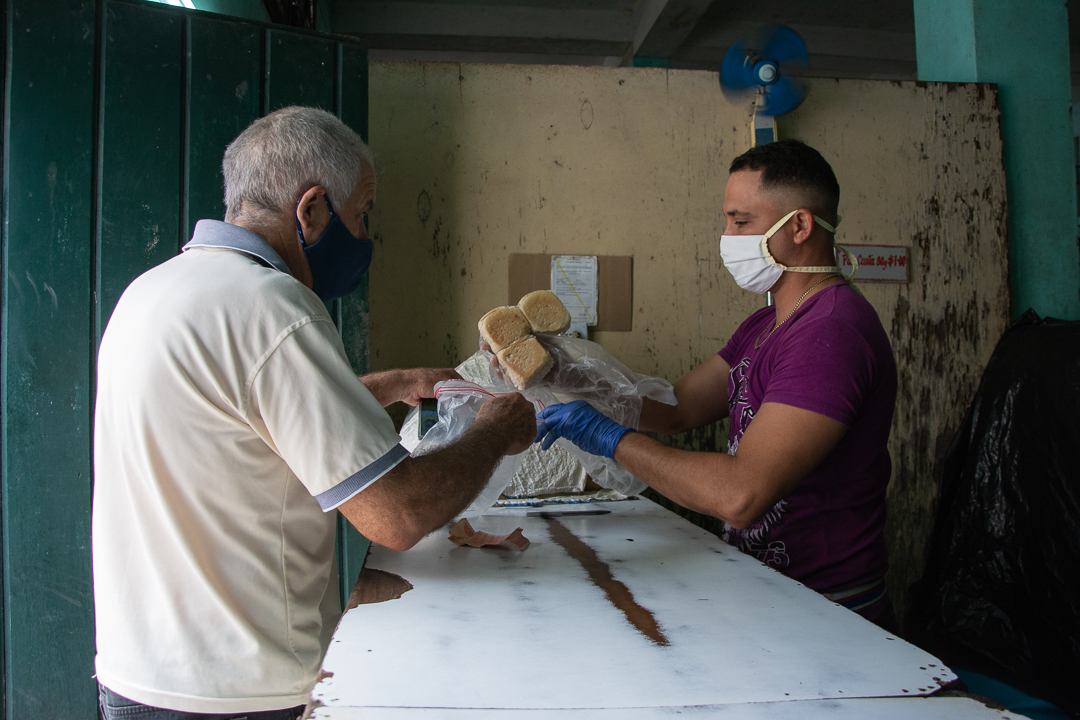 Foto: Leandro Pérez Pérez y Alejandro Rodríguez Leiva/ Adelante/ Archivo Sin afectaciones distribución de pan normado