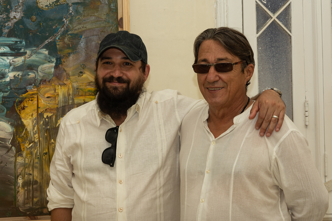 “Siento respeto por su obra y su trabajo, por su aptitud como maestro porque se apega mucho a sus alumnos”, afirmó Oscar Lasseria acerca de su primogénito.Fotos: Leandro Pérez Pérez/Adelante En sintonía espiritual con el arte de Oscar Jr.