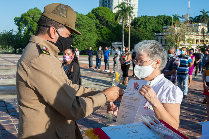 Fotos: Leandro Pérez Pérez/ Adelante Camagüey estimula la obra de trabajadores del Partido