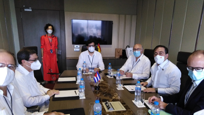 Foto: Tomada de twitter.com/BrunoRguezP Canciller cubano intercambia con su homólogo español