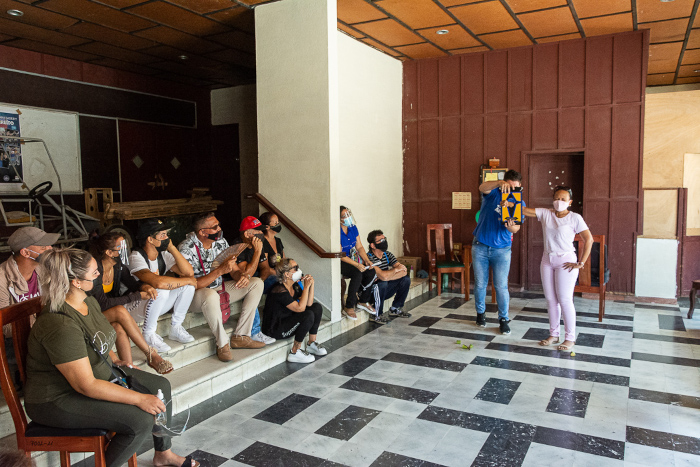 El Mago César regaló dos números a su colectivo del Circo Areíto, que recibió un Reconocimiento del Consejo Provincial de las Artes Escénicas. Foto: Leandro Pérez Pérez/ Adelante