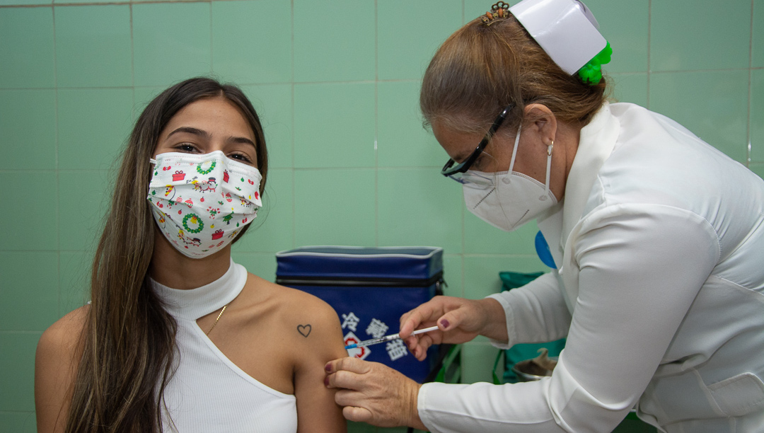 Camagüey immunizes minors while they teach at home