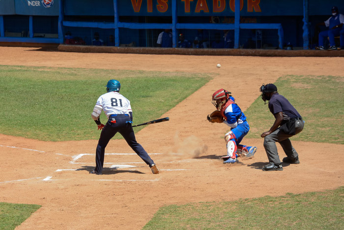 Fotos: Leandro Pérez Pérez/ Adelante Camagüey toca fondo ante el barco pirata