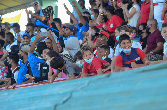 Foto: Leandro Pérez Pérez/ Adelante Miuras aplastan a Gallos y obtienen boleto al Clausura