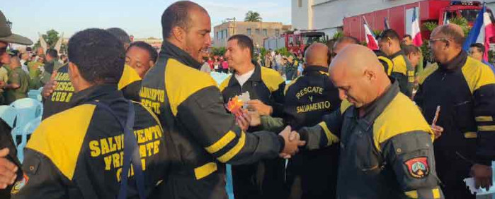 Con honores despidieron en Matanzas a bomberos solidarios 