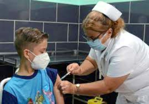 Foto: Tomada de acn.cu Comenzó vacunación de refuerzo anti-COVID-19 en niños camagüeyanos