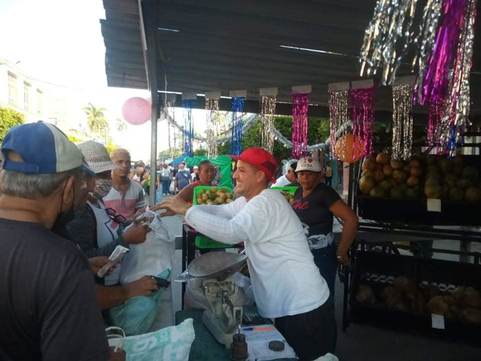 Foto: Tomada de facebook.com/cadenagramonte/photos Feria comercial despide etapa estival