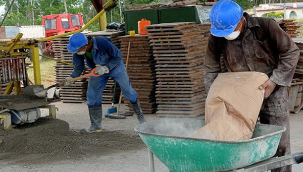 La actividades manufactureras incluyen la producción de todo tipo de materiales de construcción Foto: Arelys María Echevarría Rodríguez/ ACN. Mipymes y cooperativas en convocatoria