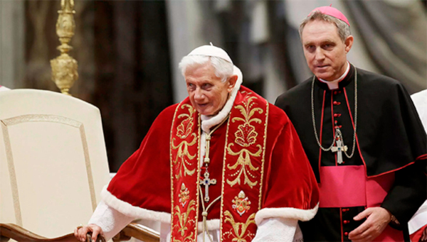 Ratzinger, primer papa alemán de la era moderna, sustituyó en 2005 a Juan Pablo II. En ocho años, tuvo un papado intenso. En marzo de 2012 visitó Cuba. Foto: AP. Cuba lamenta fallecimiento del Papa emérito Benedicto XVI