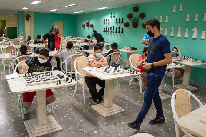 Fotos: Leandro Pérez Pérez/ Adelante Adelante movió sus peones en simultánea de ajedrez