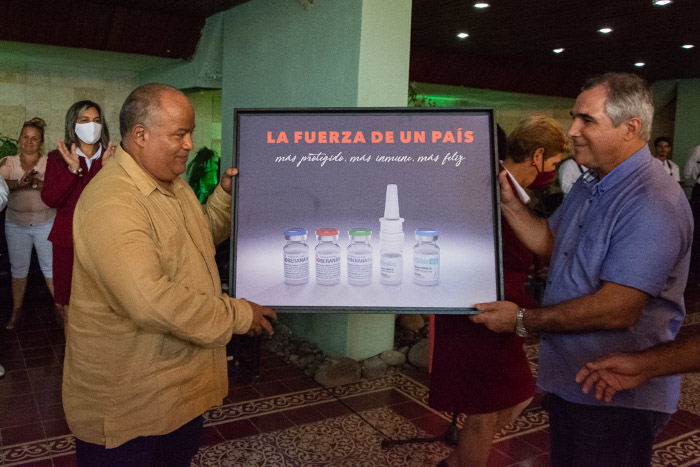 Fotos: Leandro Pérez Pérez/ Adelante Camagüey enaltece la pasión de los científicos antiCovid-19