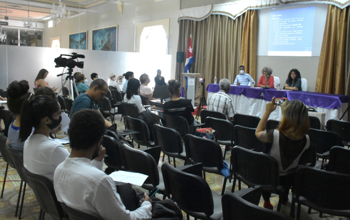 Fotos: Alejandro Rodríguez Leiva/ Adelante Posible y cercana Bienal de Diseño 2022 en Camagüey