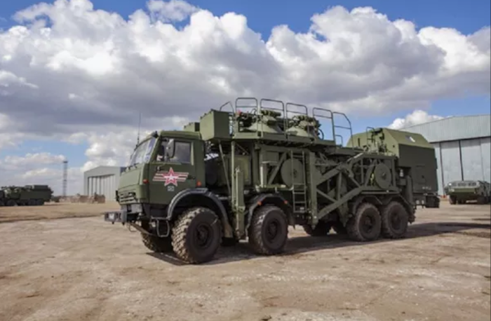 El sur de Rusia será protegido por los novedosos sistemas de guerra electrónica Palantin. Es capaz de suprimir cualquier sistema de comunicación por radio, de reconocimiento radioelectrónico y otros sistemas de lucha radioelectrónica. Foto: Tomada de sputniknews.com Sistema de guerra electrónica Palantin estrena Rusia en Ucrania