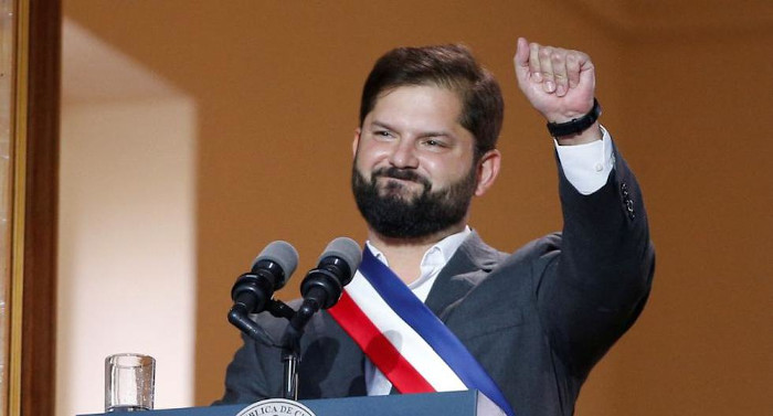 El presidente de Chile, Gabriel Boric, destacó la importancia de la participación popular en el proceso de cambio para hacer frente a los grandes desafíos. Foto: Tomada de prensa-latina.cu Canciller cubano sostuvo encuentro con presidente chileno Gabriel  Boric