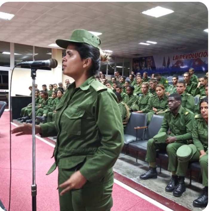 Tras dos jornadas de recorridos por centros socioeconómicos, el primer secretario del Partido Comunista en la provincia, Federico Hernández Hernández intercambió con una representación de combatientes de las Fuerzas Armadas Revolucionarias y del Ministerio del Interior. Foto: Tomada de cadena-agramonte.cu Combatientes y oficiales camagüeyanos constatan desarrollo económico en la provincia