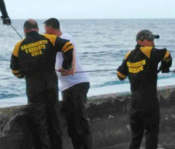 Sucesos como este ponen de relieve la importancia del control de los niños por la familia, que es, en primera instancia, quien se queda con la mayor cuota de dolor. Foto: Portal del ciudadano del gobierno de La Habana Explican sobre hechos ocurrido en el malecón habanero