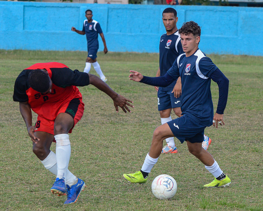 Foto: Leandro Pérez Pérez /Adelante Diablos vs Miuras, duelo de invictos en el Clausura
