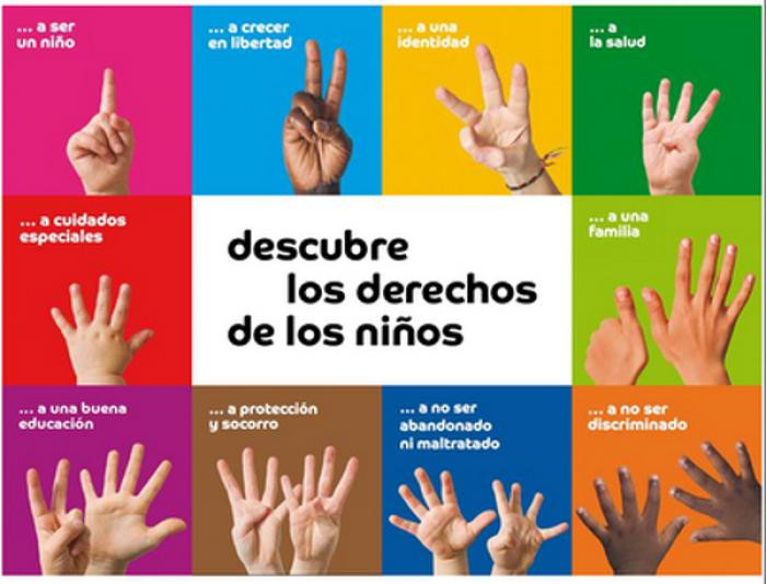 ¿Dónde juega la niña “de atrás”?