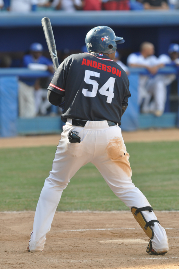 Leslie Anderson puso la leña en Las Tunas