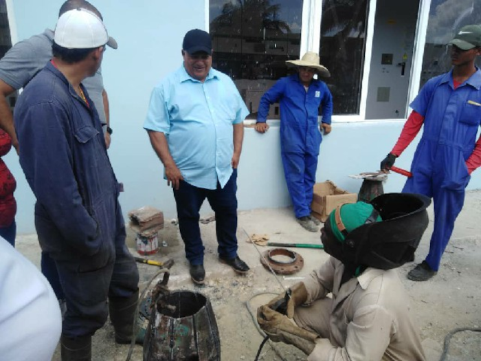 Los avances de las acciones constructivas en la estación de bombeo del embalse Máximo fueron evaluados por Federico Hernández. Foto: Tomada de cadenagramonte.cu Por el agua del pueblo: ¡Viva el Primero de Mayo!