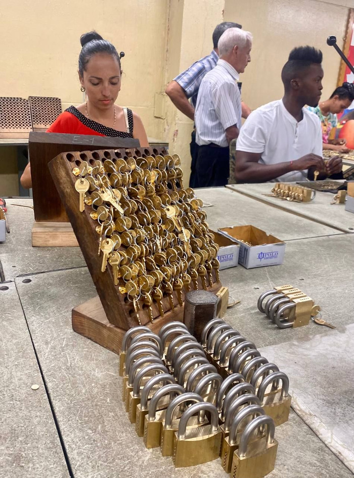 Fabricación de candados de mucha calidad. Fotos: Rodolfo Blanco Cué/ ACN Asegura producciones para la economía Empresa Militar Industrial