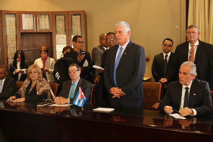En el Parque de la Libertad, encuentro de Miguel Díaz-Canel con los líderes de la Alianza Tripartita -integrada por el Partido Comunista Sudafricano (SACP), el Congreso Nacional Africano (ANC) y la Central Sindical COSATU- que gobierna en esta nación. Foto: presidencia.gob.cu Presidente cubano intervino en Cumbre de los BRICS