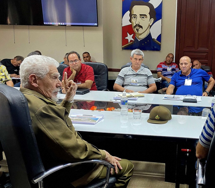 Foto: Rodolfo Blanco Cué/ ACN Mejoras de condiciones de vida y trabajo, salarios altos… no riñen con más resultados económicos