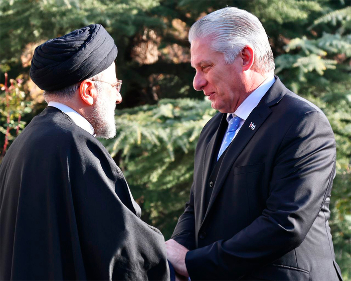 Encuentro entre el presidente cubano, Miguel Díaz-Canel, en visita oficial en Teherán, y su homólogo iraní, Ayatollah Seyed Ebrahim Raisi. Foto: Estudios Revolución. Presidente cubano continúa visita oficial a Irán