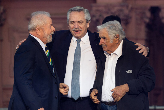 Mujica cuenta con el aval de Lula, Alberto Fernández y Boric para promover un proyecto concreto de integración latinoamericana. Foto: Tomada de busqueda.com.uy Integración latinoamericana a propuesta de Mujica