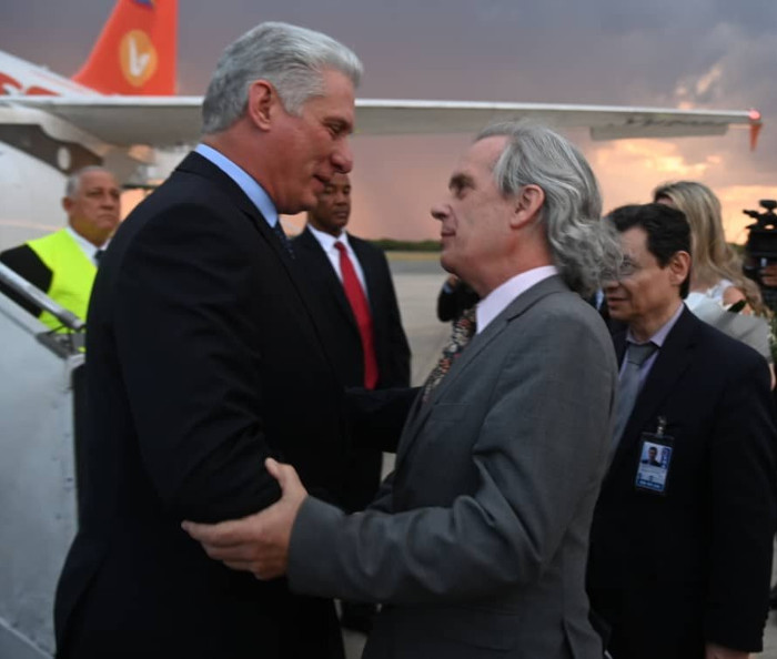 El mandatario fue recibido en el aeropuerto de Ezeiza por el vicecanciller argentino Pablo Tettamanti. Foto: Tomada de juventudrebelde.cu Presidente cubano en Argentina