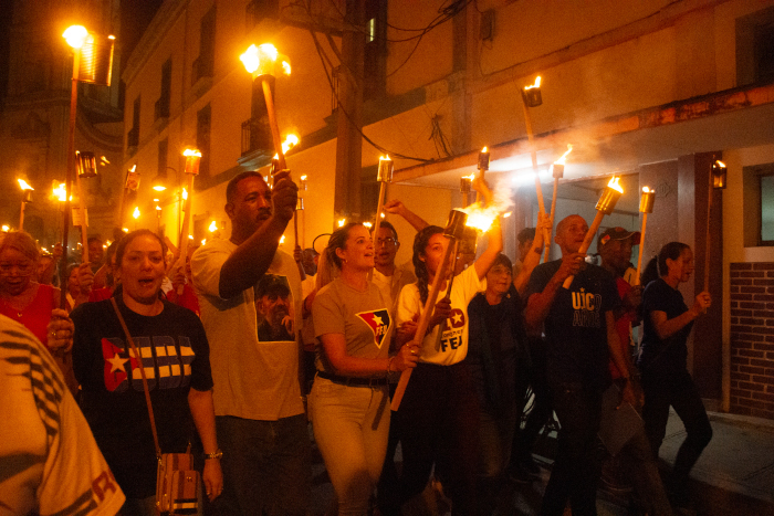 Fotos: Alejandro Rodríguez Leiva/ Adelante Camagüey, una marea de antorchas para Martí
