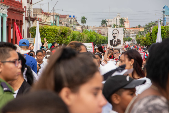 Fotos: Leandro Pérez Pérez/ Adelante Los que saben querer desfilaron por Martí (+Fotos)