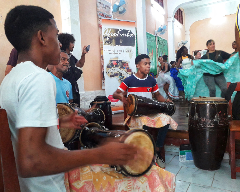 Clases de cultura arará en Camagüey