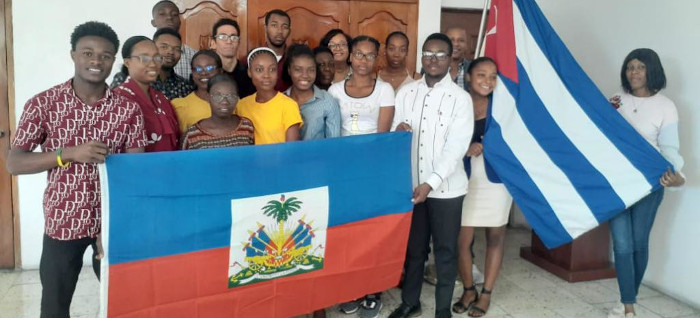Hacia Cuba primer grupo de becarios haitianos 