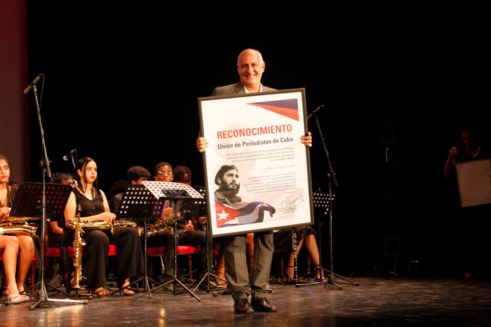 Ronquillo Bello precisó que el periodismo cubano está llamado a batallar en la causa inconclusa contra el ocultismo, por promover una cultura de la participación y el control popular y por elevar el papel del debate y la crítica, las cuales deberían encontrar en el socialismo su espacio natural. Foto: acn.cu Abanderada de la prensa cubana, la UPEC celebra 60 años