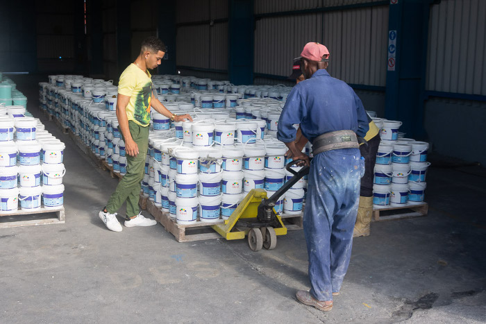 Fotos: Leandro Pérez Pérez/ Adelante Vitral, la eficiencia en la fabricación de pintura