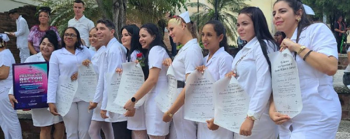 Gradúa Camagüey 79 licenciados en Enfermería 